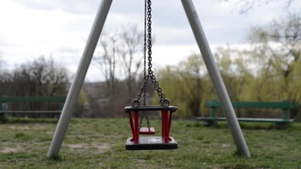 Pair Empty Swing Moving Lonely Outdoor Park Quarantine Cause Pandemic — Wideo stockowe