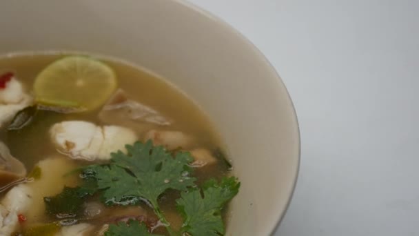 Close Footage Clear Tom Yum Soup Sea Bass Mushroom Famous — 图库视频影像