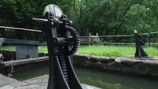 British English Canal System Lock Paddle — Vídeos de Stock