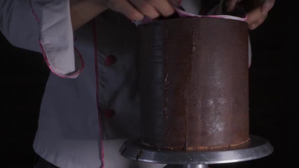 Koken Verfraaien Chocoladetaart Met Fondant — Stockvideo