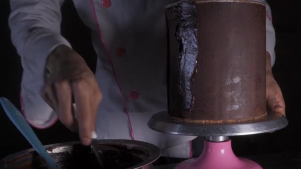 Chef Smearing Chocolate Topping Cake — Stockvideo