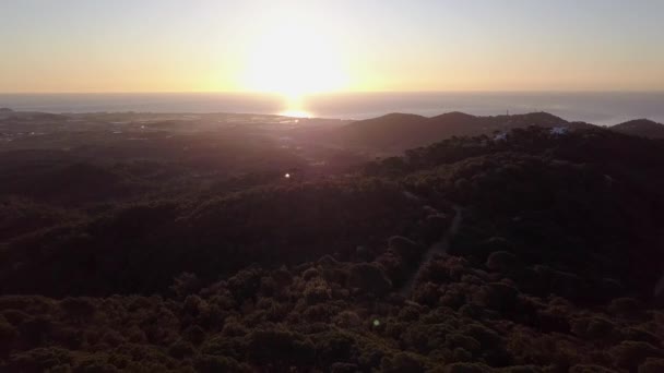 Spectacular Large White Sun Yellow Halo Setting Ocean Horizon Sunset — Vídeo de Stock