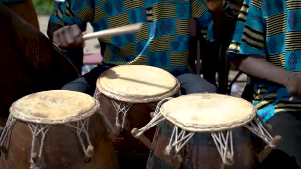 Filmed Slow Motion Closeup Shot Shows Drummers Playing Festival Rural — Stock videók