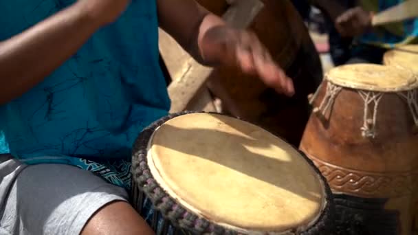 Bateristler Batı Afrika Nın Kırsal Gana Kentindeki Bir Festivalde Yavaş — Stok video