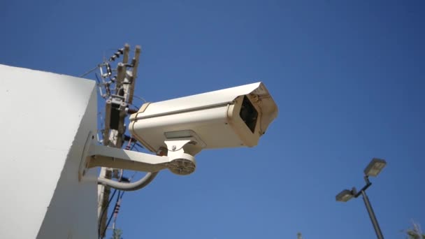 Close White Surveillance Camera Blue Sky Background — Stockvideo