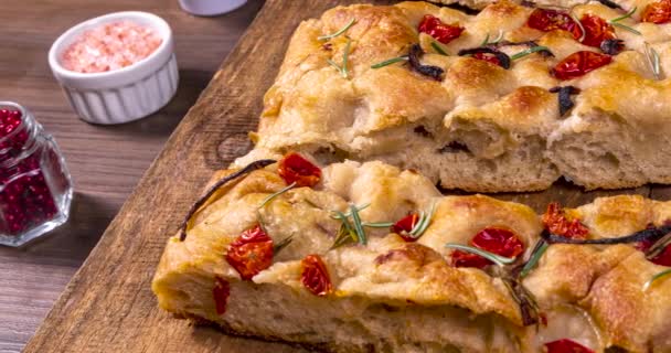 Traditional Italian Focaccia Pepperoni Cherry Tomatoes Black Olives Rosemary Onion — Videoclip de stoc