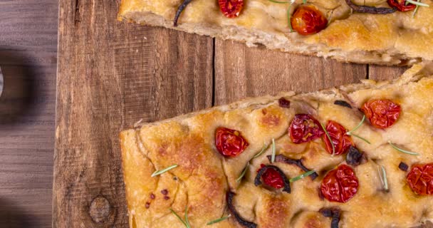 Traditional Italian Focaccia Pepperoni Cherry Tomatoes Black Olives Rosemary Onion — Videoclip de stoc
