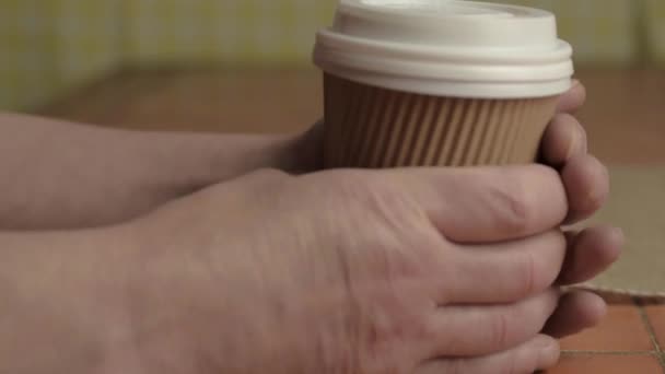 Hands Holding Takeaway Coffee Close — Vídeo de Stock