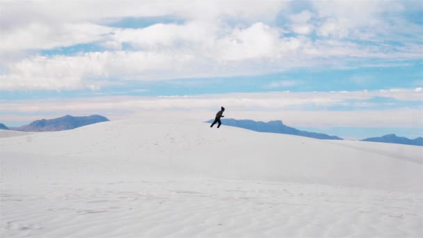 Slow Motion Shot Man Running Jumping Large Sand Dune Famous — 图库视频影像