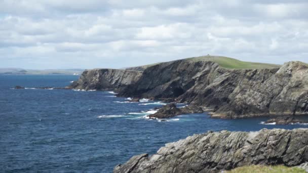 Cold View Cliff Faces Remote Island — Vídeo de Stock