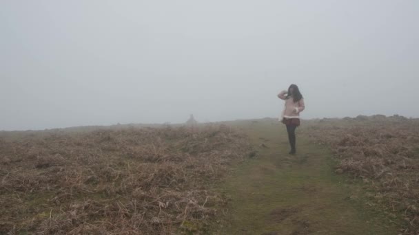 Still Shot Foggy Day Asian Female Walking Laurissilva Forest Madeira – stockvideo