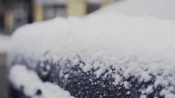 Thin Layer Fresh White Snow Covering Black Car Trunk Winter — Vídeo de stock