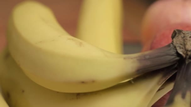 Яблука Банани Ізольовані Обертовий Дріб — стокове відео
