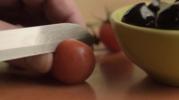 Hand Slicking Cherry Vine Tomatoes Black Olives Close Shot — Stockvideo