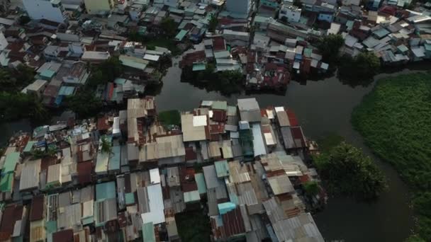 Latanie Dronem Nad Dachami Starego Miasta Shanty Jak Wysokiej Gęstości — Wideo stockowe
