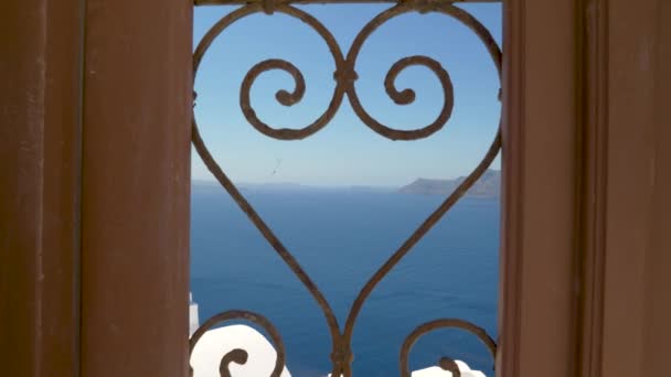 Двигаясь Через Копирующее Пространство Сердце Удивительным Видом Море Острова Санторини — стоковое видео