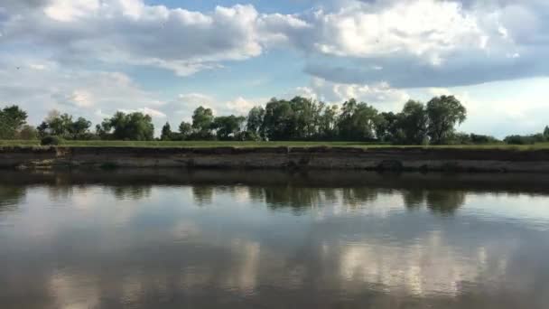 Timelapse Warta River Clouds Moving Fast Tree Green Field Water — Stock video
