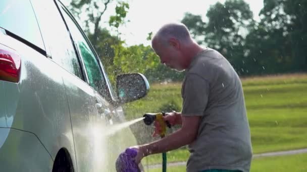 Dancing Man Washing Car Slow Motion — 图库视频影像