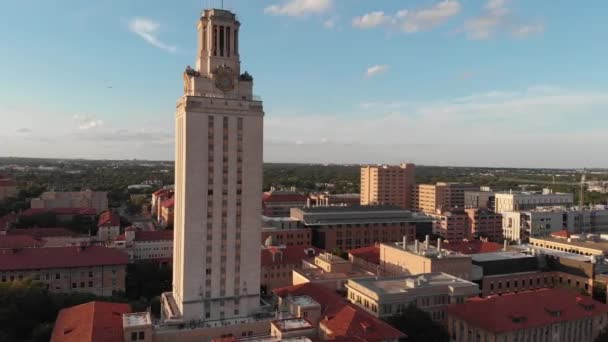 Slow Rise Tower Campus Revealing Sprawling Buildings University — Vídeo de stock