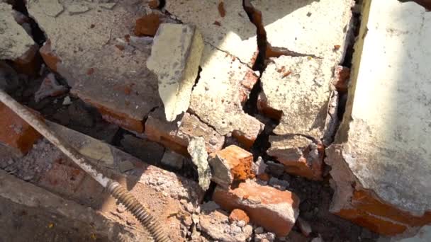 Badly Broken Wall House — Vídeo de stock