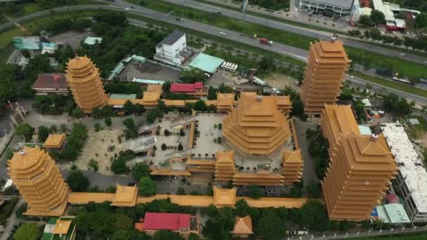 Drone Shot Flying Large Buddhist Temple Pagoda Chi Minh City — ストック動画