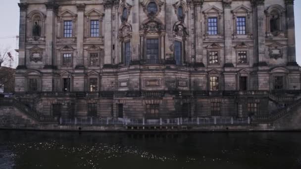 Impressive Exterior Berlin Cathedral Building Renaissance Dome Tilt — Stok video