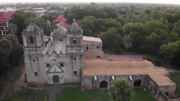 Беспилотник Снимает Воздушное Восхождение Перед Mission Concepcion Сан Антонио Штат — стоковое видео