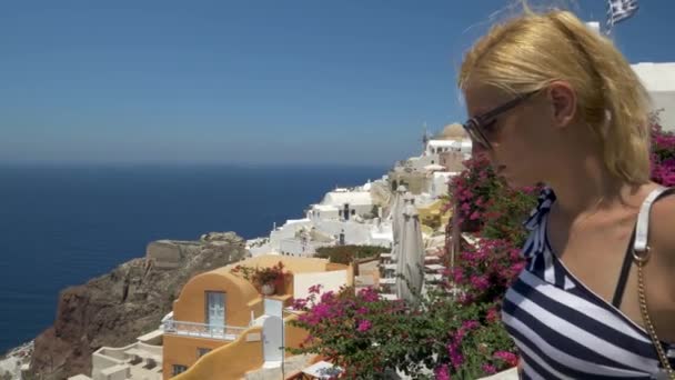 Beautiful Blond Woman Sightseeing Oia Santorini Greece Side Shot — Stockvideo