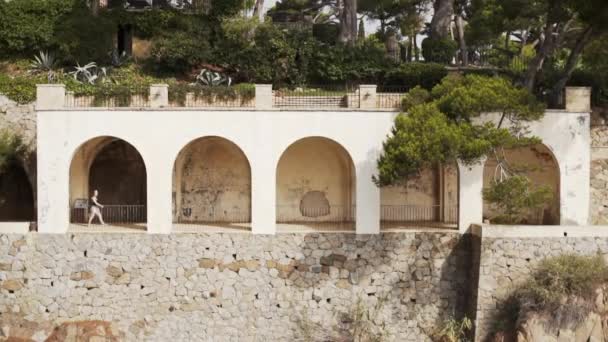 Classy Girl Walking Passage Hacienda Amazing Costa Brava Beauties — Αρχείο Βίντεο