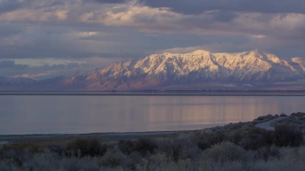 Επική Ομορφιά Γιούτα Βουνά Τροχαίο Από Λίμνη Ηλιοβασίλεμα Στην Κινηματογραφική — Αρχείο Βίντεο
