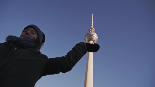 Girl Posing Photo Sphere Top Berlin Tower Low Angle Shot — Αρχείο Βίντεο