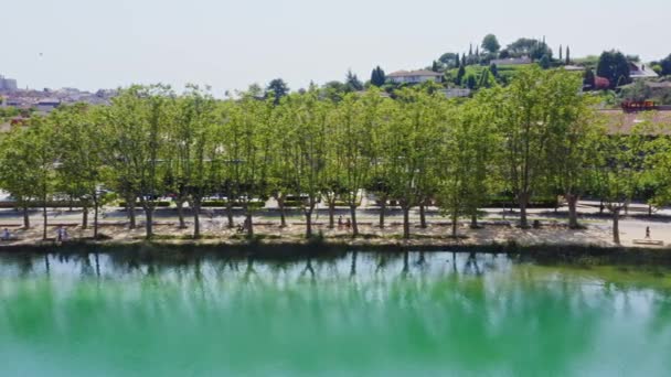 Tree Lined Avenues Shore Lake Banyoles Catalonia Spain Popular Tourist — Stok video