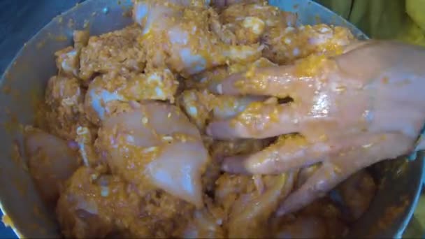Raw Chicken Pieces Being Marinated Casserole Pan Hand Close — Vídeo de stock