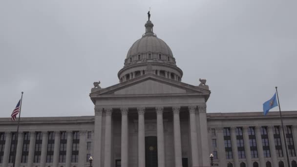 Oklahoma State Capitol Building Establishing Shot Cloudy Day — Vídeos de Stock