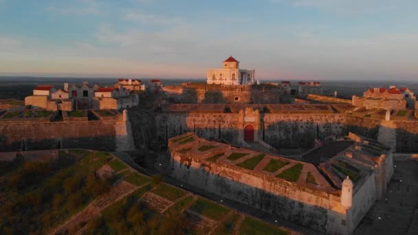 Governors White Walled Home Set Center View Aerial Walls Fort — Vídeo de stock