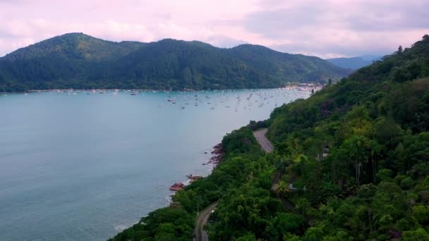 Aerial Drone Shot Brazil Santa Rita Beach Ubatuba View Yacht — Vídeo de Stock