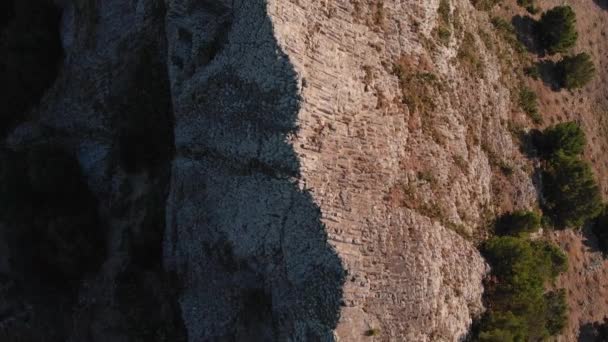 Dramatic Flight Directly Ana Ferreira Rocky Stone Steep Jagged Pointy — Vídeo de stock