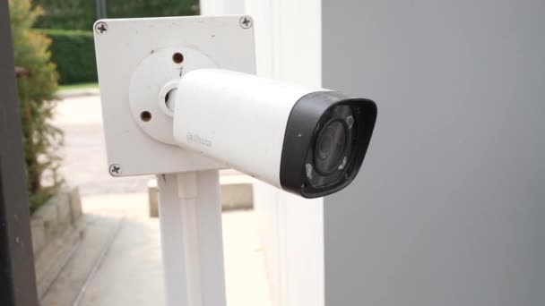 White Outdoor Cctv Security Camera — Vídeos de Stock