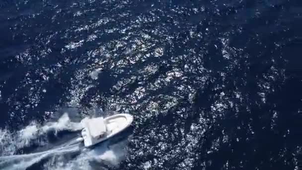 Speedboat Cruising Deep Blue Sea Coastal Village Scopello Trapani Sicily — Vídeo de Stock