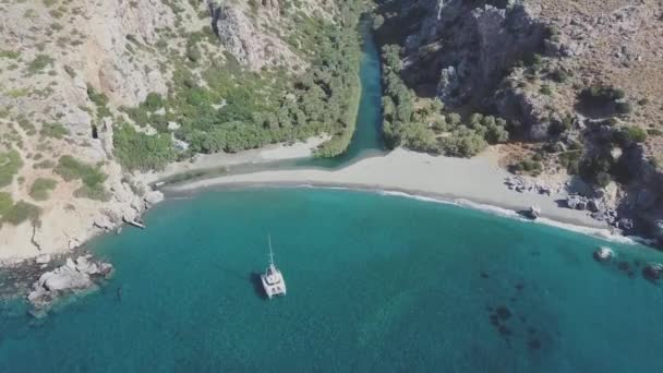 Drone Aerial View Preveli Lagoon River Crete — Vídeos de Stock