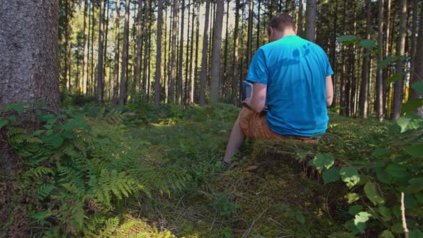 Adult Man Typing Something His Laptop While Enjoying Fresh Air — ストック動画