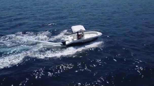 Aerial View Showing Person Driving Motorboat Mediterranean Sea Beautiful Summertime — Stockvideo