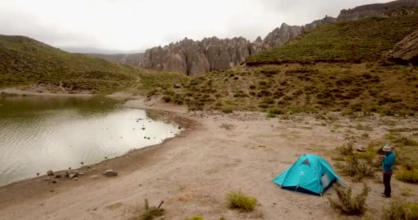 Camping Small Lake Beautiful Pillar Rocks Valley Sabalan Mountains Cloudy — 图库视频影像