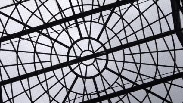 Looking Geometric Style Glass Ceiling Rotating Shot — Videoclip de stoc