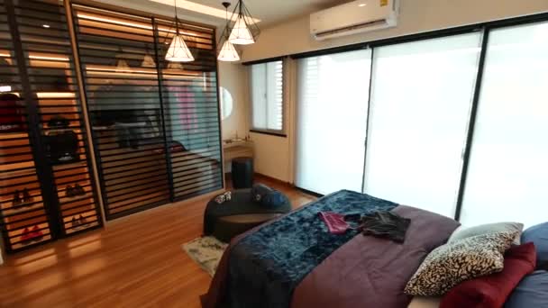 Warm Trendy Master Bedroom Decoration Idea — Vídeo de Stock