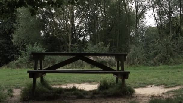 Picnic Bench Countryside Park Wide Panning Shot — 비디오