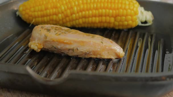 Deliciously Seasoned Chicken Breast Hot Iron Grill Pan Being Flipped — Vídeo de Stock