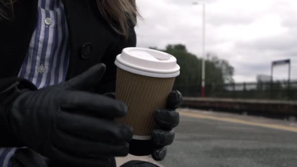 Business Woman Take Out Coffee Train Station Medium Shot — Stockvideo