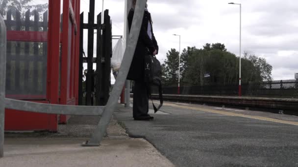 Business Woman Looking Briefcase Railway Station Wide Shot — Vídeos de Stock