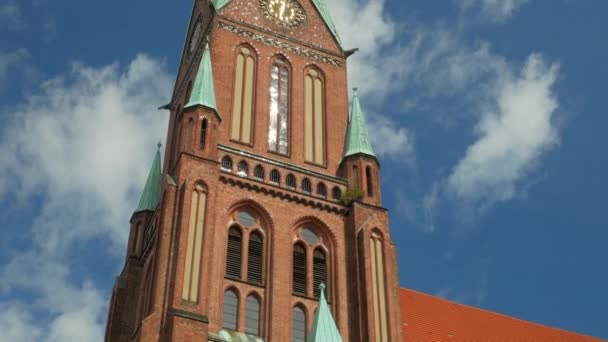 Aug 2020 Schwerin Germany View Tall Tower Schwerin Lutheran Cathedral — Stockvideo